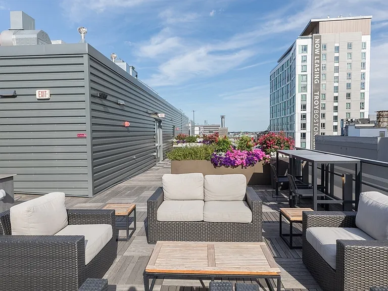 32 Traveler St #Penthouse 8 — Photo 30
