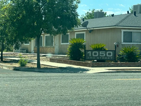 1050 3rd St APT E, Clovis, CA 93612