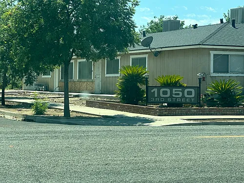 1050 3rd St #E Photo 1