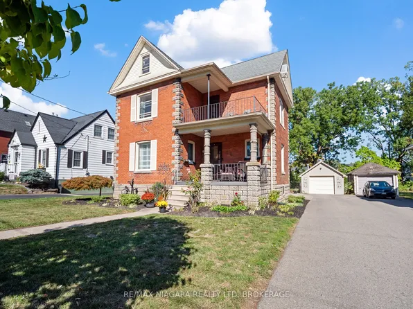 18 Emerick Ave, Fort Erie, ON L2A 2W3