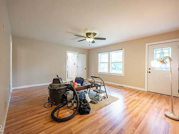 4th image of 3401 N Stoneycrest Rd