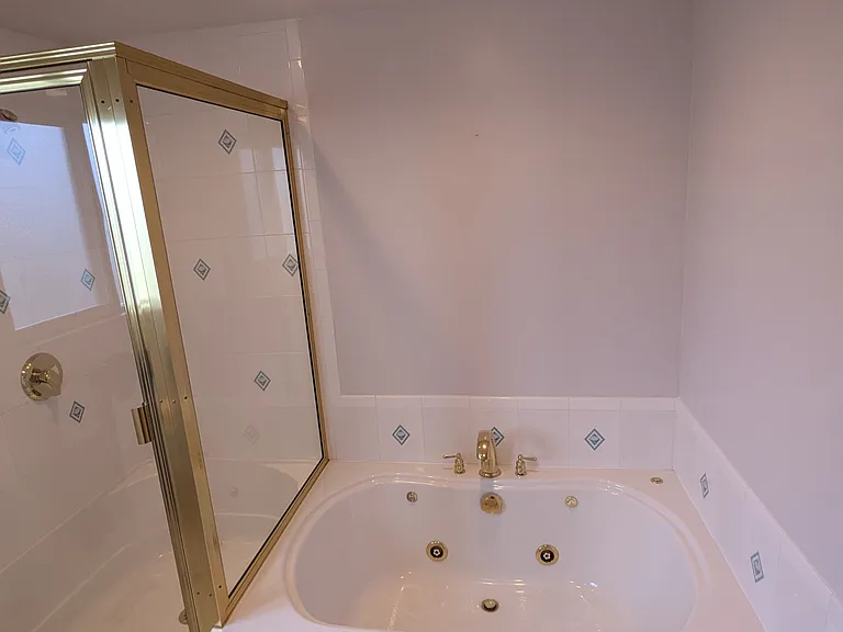 12859 NE 84th St — Photo 2
