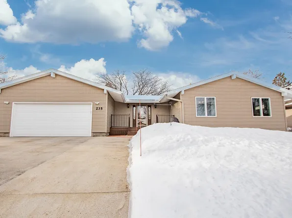 235 Emerald Dr, Arnolds Park, IA 51331