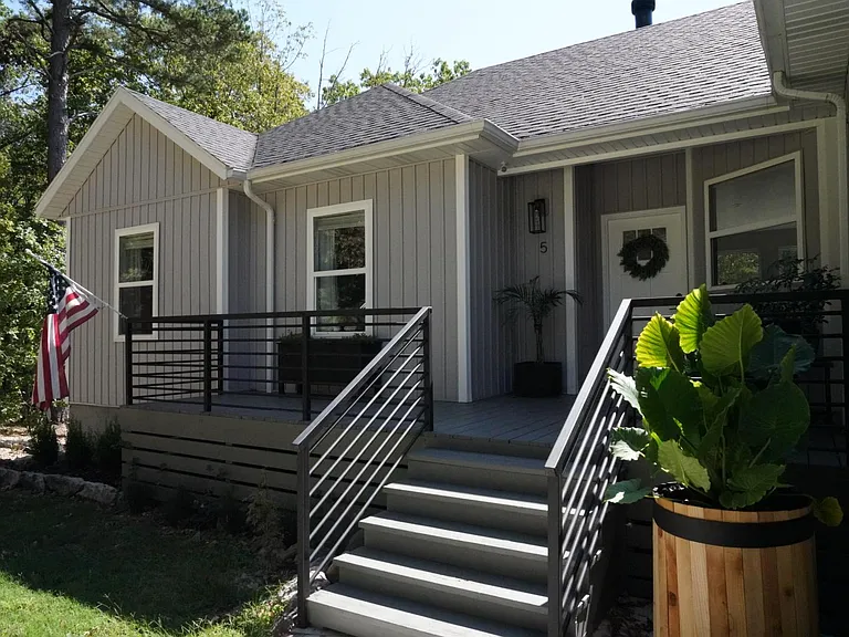 5 Thornbury Ln — Photo 2