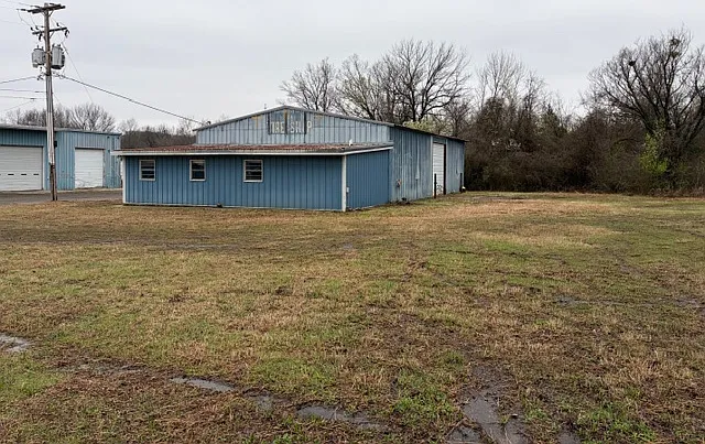 3 bed, 3744 sqft, $2,600 — Photo 4