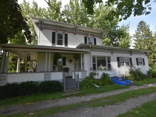 330 Jefferson Ave, Omro, WI 54963