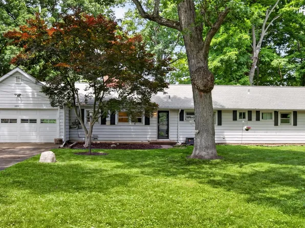 5831 Winans Dr, Brighton, MI 48116