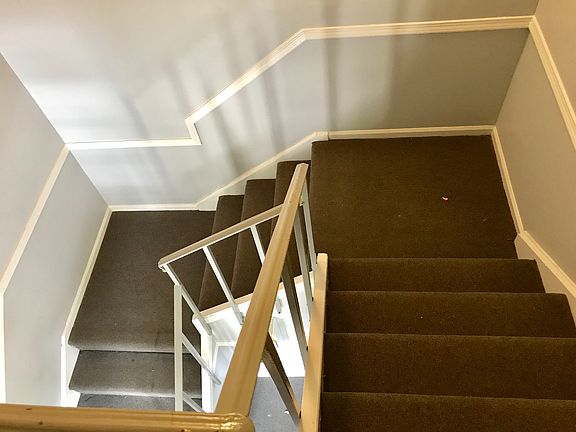 Foyer Stairway to 2nd Floor