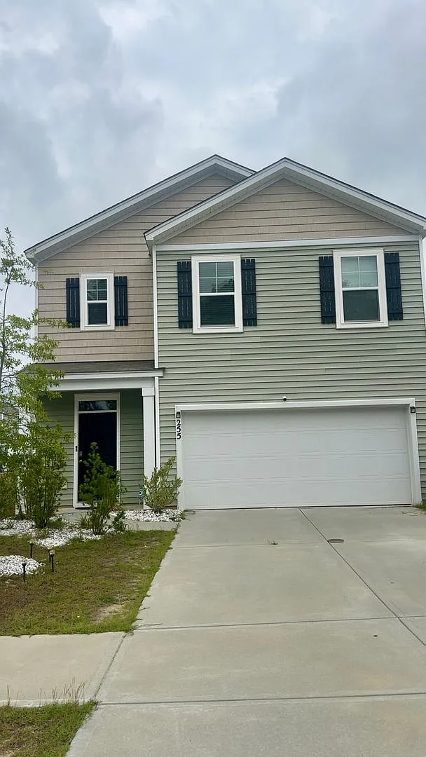 Beautiful and Spacious 5-Bedroom Home in Goose Creek — Photo 1