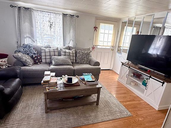 5th image of 4942 Skinners Run Rd