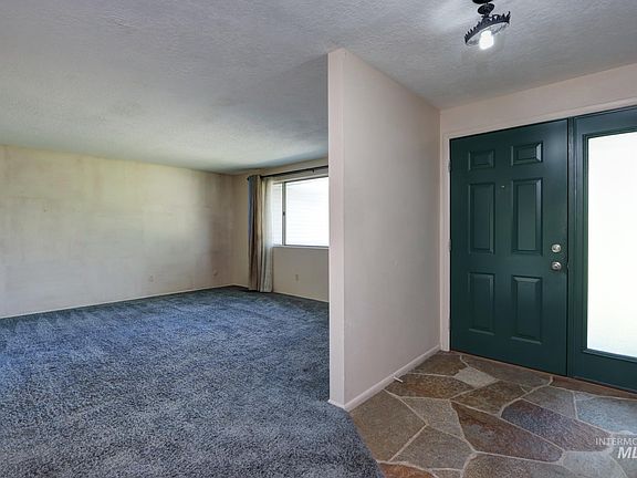 4th image of 3702 N Cole Rd