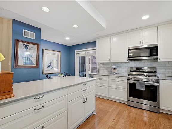 5th image of 3311 N Racine Ave APT A