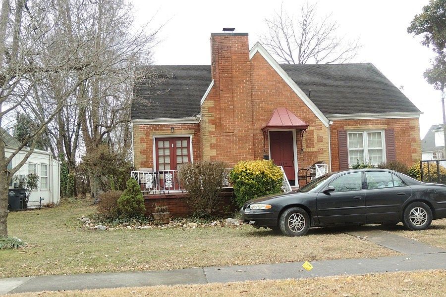 1st image of 1425 Valley St