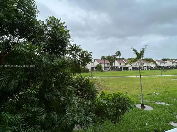 10242 NW 7th St Unit 207, Miami, FL 33172