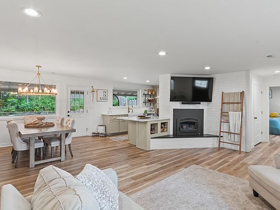 2nd image of 3038 Brookwood Dr