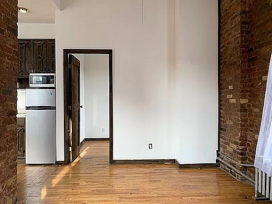 5th image of 441 E 12th St APT 5D