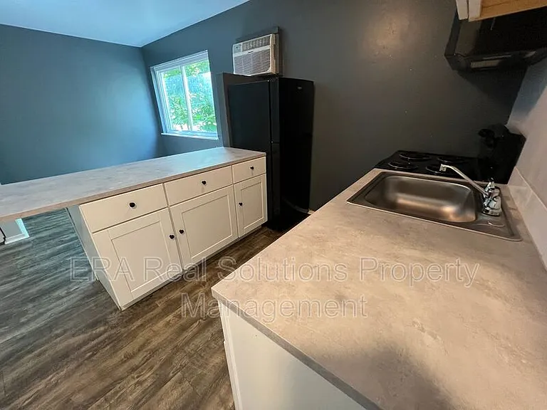 745 Oak St #4 — Photo 11