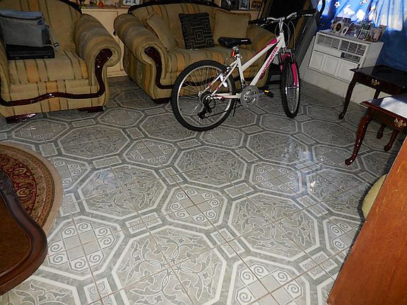 2nd image of 11835 S Evelyn Cir