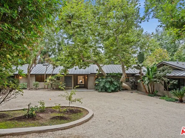 6417 Via Escondido Dr, Malibu, CA 90265