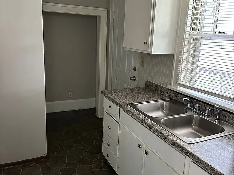 3322 Bryant Ave N — Photo 11