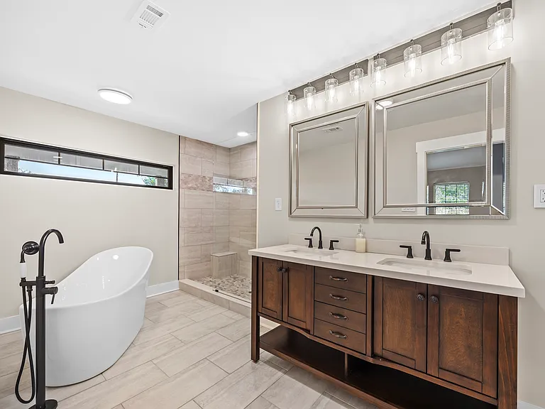 1306 E Gonzalez St #D — Photo 7