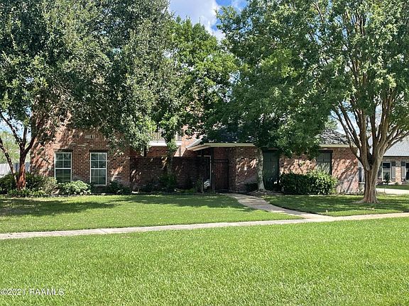 2nd image of 119 Playfair Dr