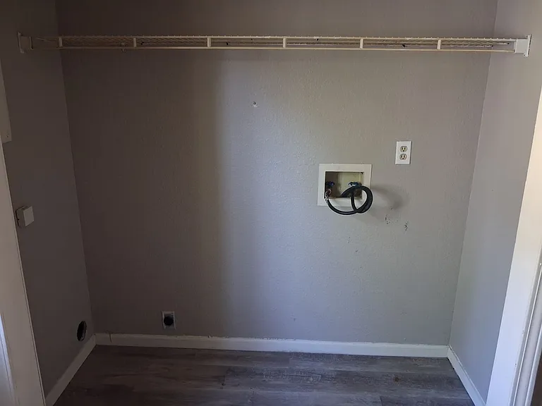 1010 N Elm St — Photo 5