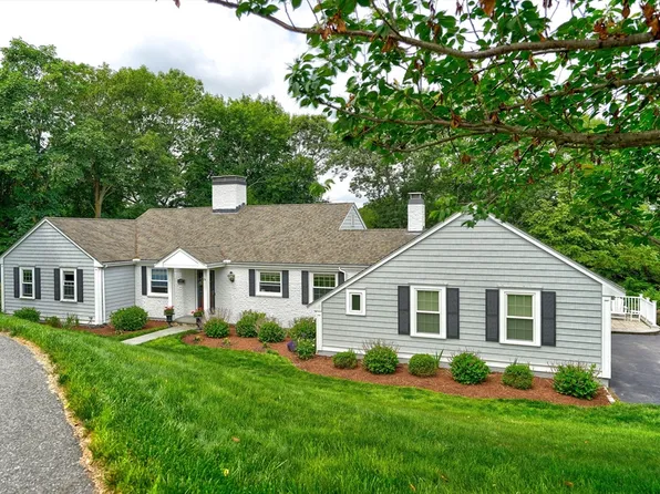 55 Packard Dr, Braintree, MA 02184