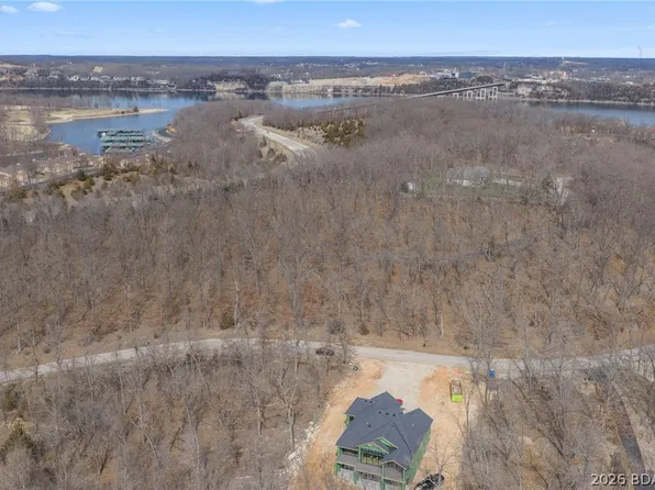 1372A Via Del Lago Dr, Sunrise Beach, MO 65079