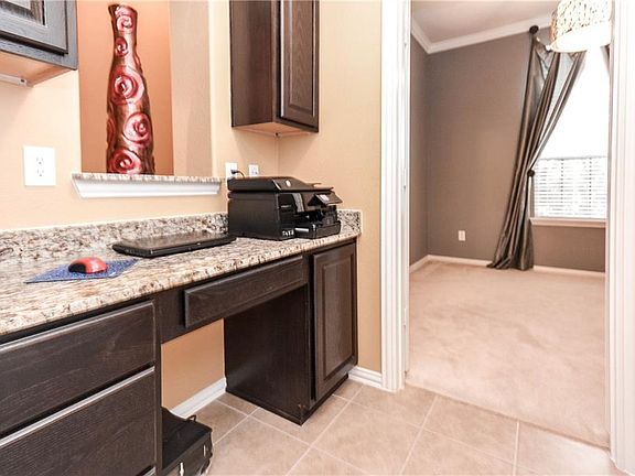 5th image of 1907 Faircrest Ln