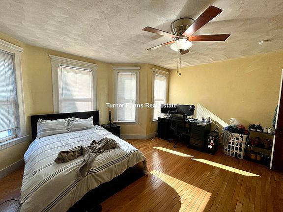 4th image of 221 Holland St #2R