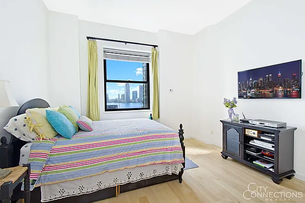 Rented by City Connections Realty | media 7