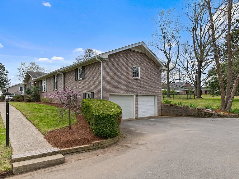 513 Meadowlark Ln — Photo 36