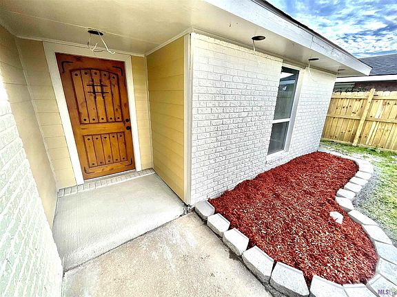 2nd image of 1812 Yorktowne Dr