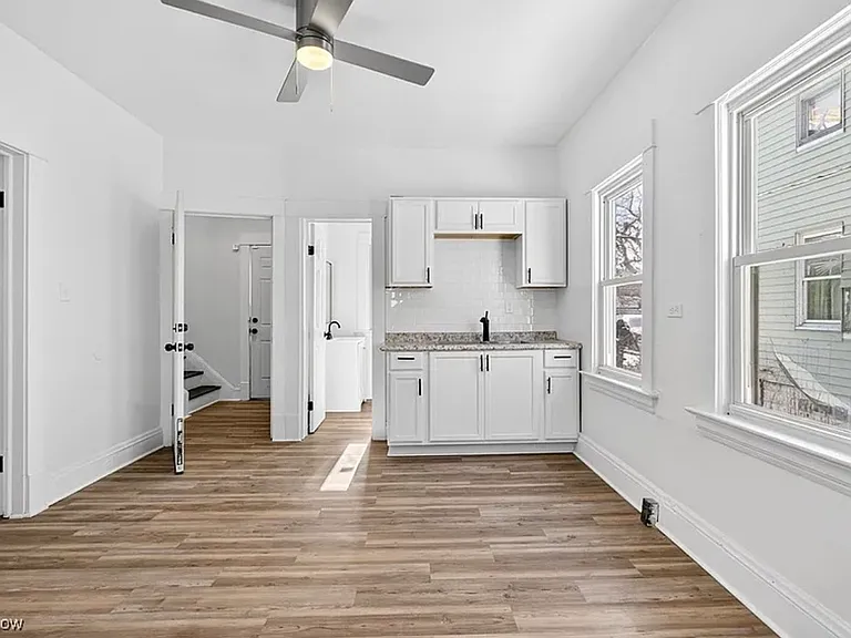 9418 Parkview Ave — Photo 3
