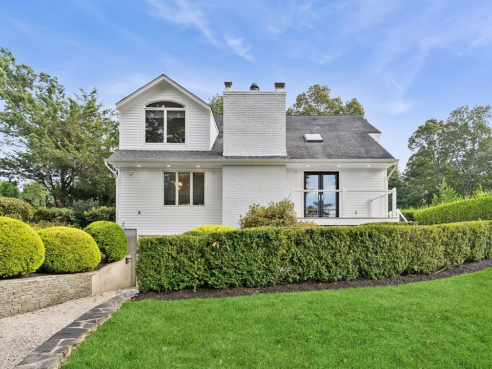 18 Noyac Harbor Rd