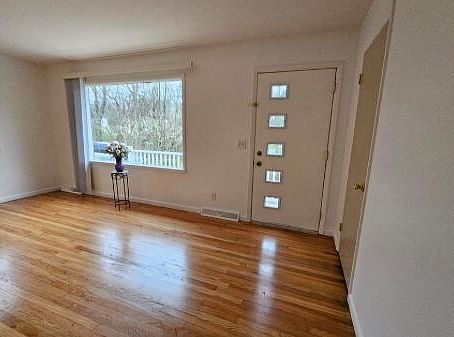 5th image of 954 Rose Dr