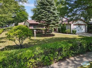 1343 Radcliffe Rd, Buffalo Grove, IL 60089