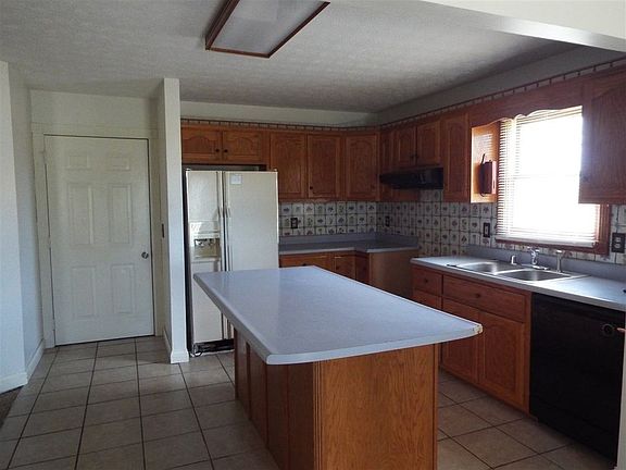 2nd image of 2062 Campbellsville Rd