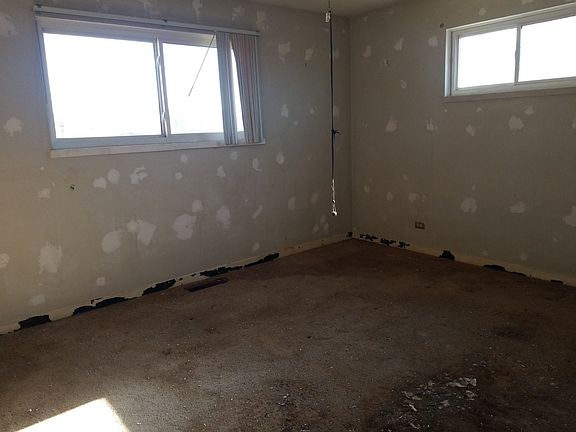 4th image of 1478 Burnham Ave