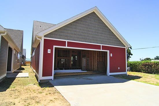 2nd image of 812 Auburn Dr APT 4