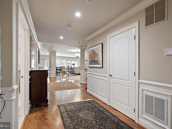 4th image of 1702 N Park Dr APT 33