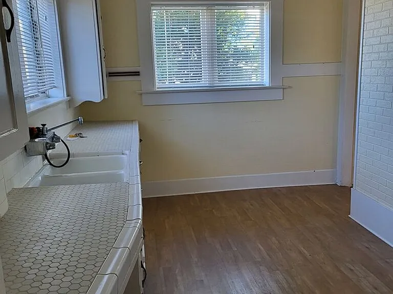 2123 Pine St — Photo 14