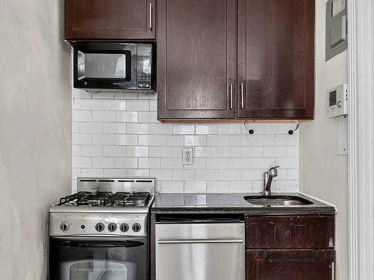 228 E 84th St #1D — Photo 7