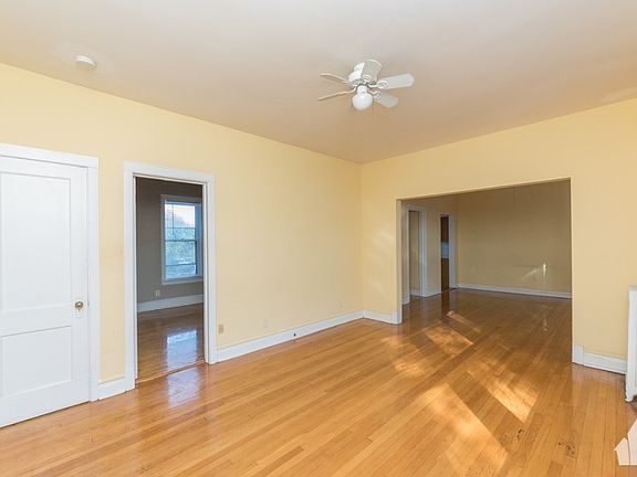 3rd image of 1948 W Berteau Ave #2E