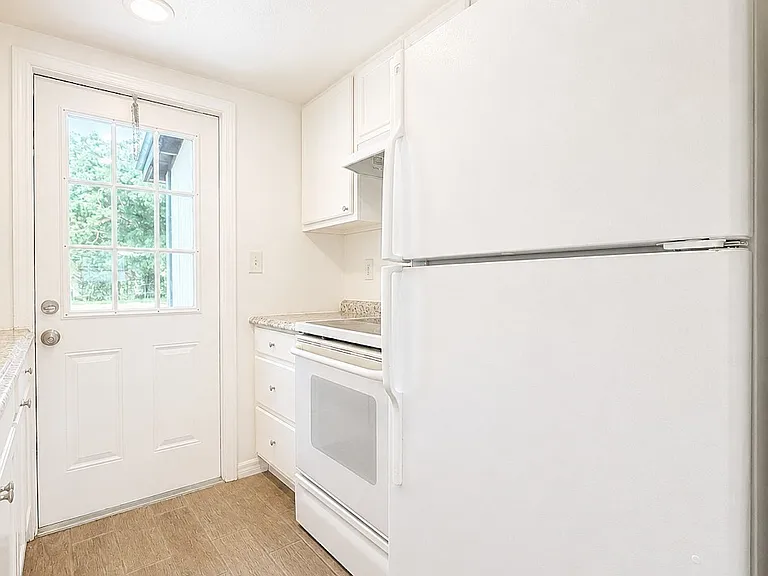 723 Burdick St — Photo 5
