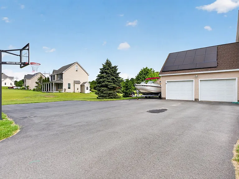 9 Stephen Dr — Photo 3