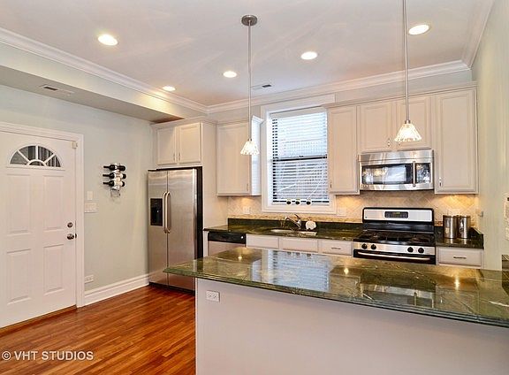 4th image of 6204 N Lakewood Ave APT 2N