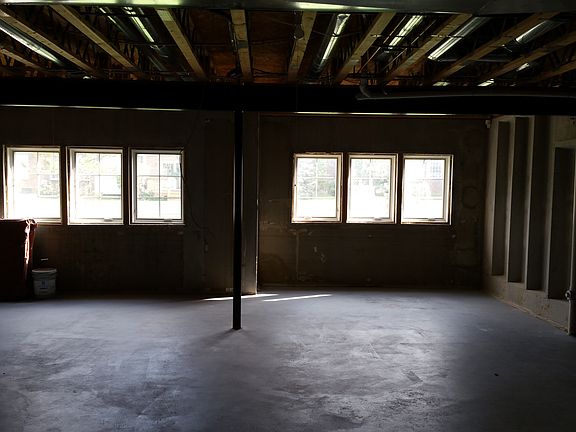 2nd image of 44499 Birchwood Ct Unit 22