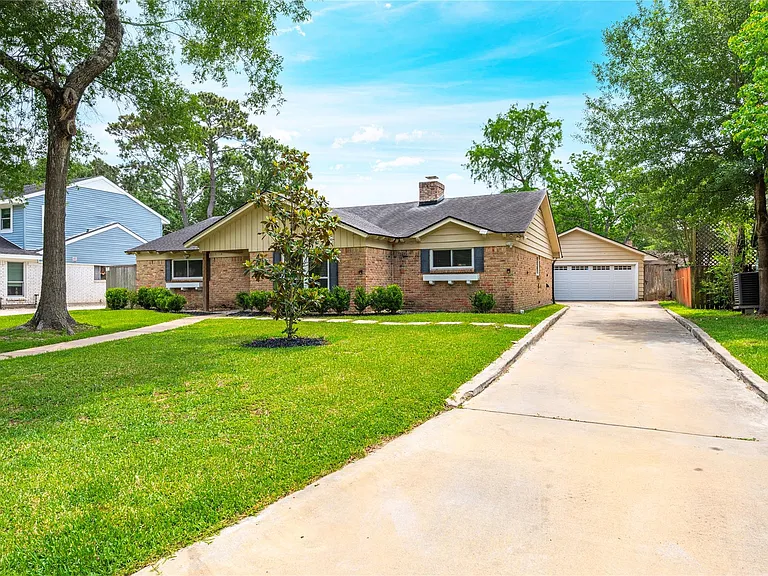 4034 Shady Springs Dr — Photo 43